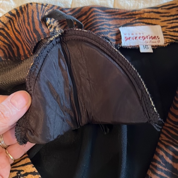 Vintage 80’s Black Blazer with Tiger Trim Perceptions by Irene B Size 16 - Picture 7 of 10